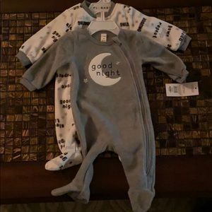 Pair of 3m Sleepers - one white and one gray NWT